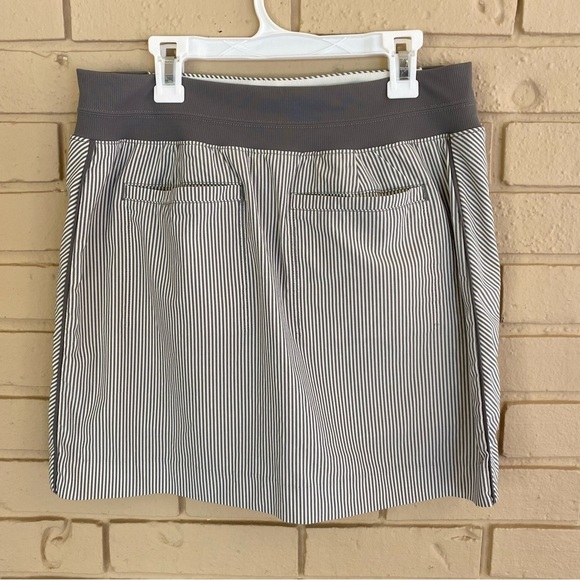 Athleta Brooklyn Women Skirt Skort Size 6 Striped Stretch Gray White Zip Pockets - Picture 3 of 9